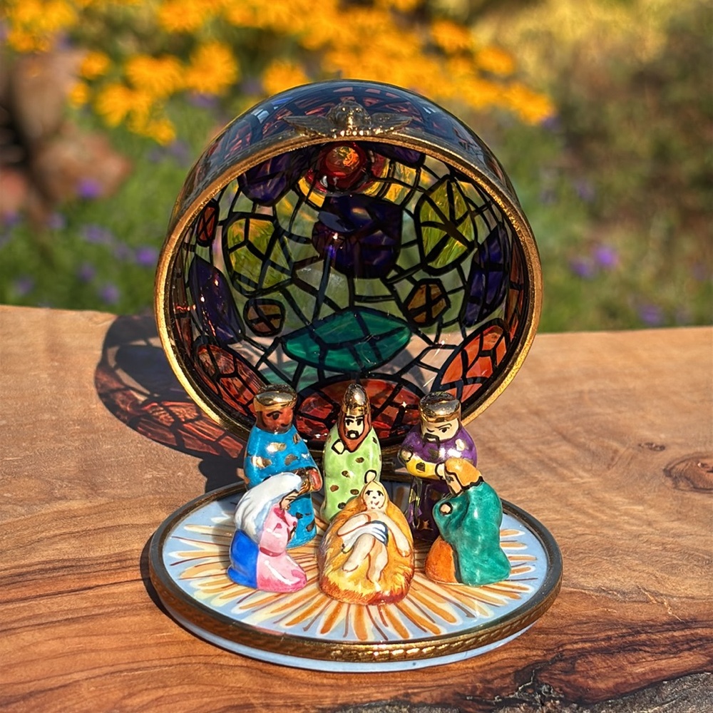 Rochard Limoges Porcelain Nativity Dome Limoges Box